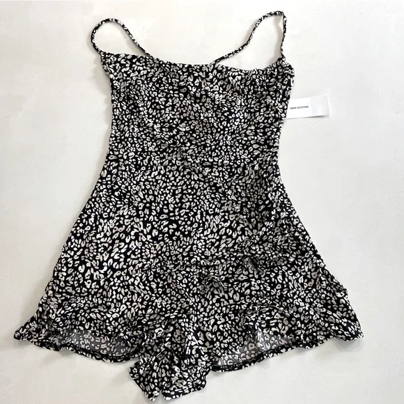 NWT Urban Outfitters Leopard Print Romper Size Small - Picture 3 of 7